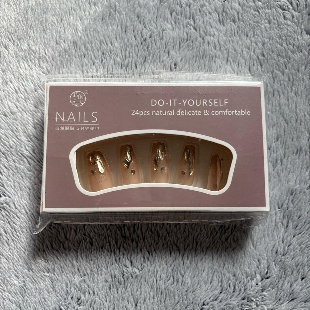 DIY Gold Accent Coffin Shaped False Nails Set